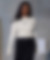 Une femme porte le top blanc en maille cotele Sung avec de longue manches évasées, fabriqué en france 
